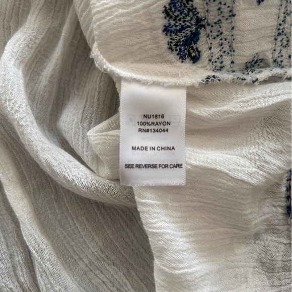 Nu Construction Boho Embroidered White and Blue Blouse Size Small - Picture 6 of 11